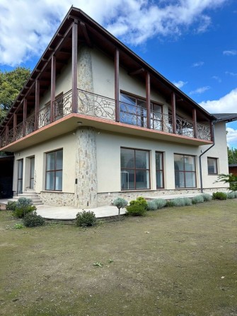 Продаж великого будинку біля лісу - фото 1