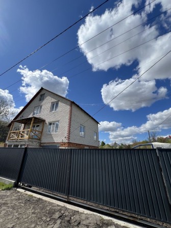 Сучасний приватний триповерховий будинок. Бобровиця - фото 1