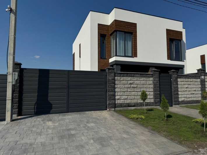Продам неймовірно сонячний котедж у престижному районі - фото 1