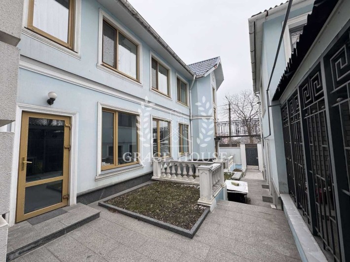 Продажа дома 460м.кв. с бассейном, Печерск, Зверинецкая, центр - фото 1