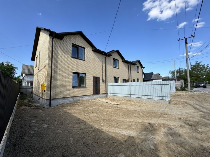 Продаж 2 поверхового таунхауса з ділянкою - фото 1