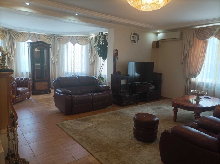 Продаж будинку з ремонтом, Осокорки, поруч метро Славутич - фото 1
