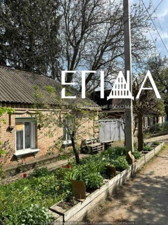 Продаж пів будинку в центральній частині міста - фото 1