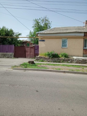 Продам частину дома з усіма зручностями, у центральній частині міста. - фото 1