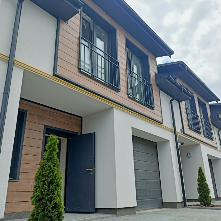 Продаж таунхаусу з гаражем неподалік від центру міста - фото 1