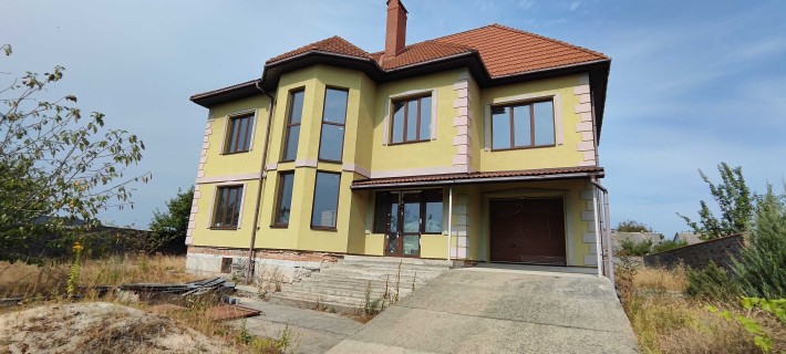 Продається новий двоповерховий цегляний будинок на березі річки. - фото 1