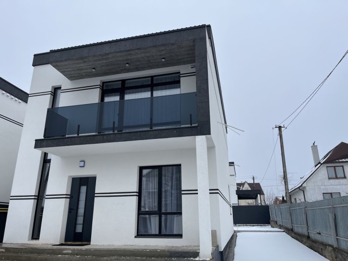 Продаж 2 поверхового будинка, з дизайнерським ремонтом. - фото 1