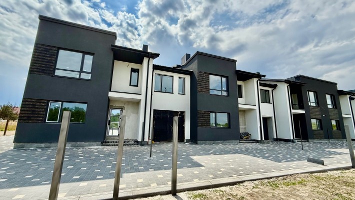 Продаж котеджу 136 м з гаражем Львів (р-н Білогорща) Роксоляни 2,5 с - фото 1