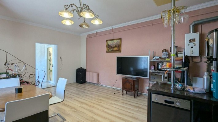 Продам дом из двух частей 100 м и 60 м с ремонтом (206-316 - фото 1