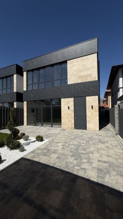 В продаже частный дом с подвалом, в современном стиле, Червоный хутор. - фото 1