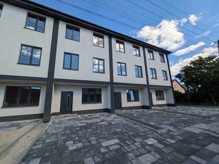 Продається триповерховий таунхаус 115 м²\Вишневе - фото 1