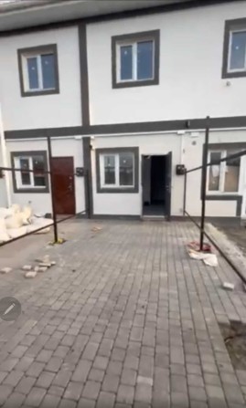 В продаже таунхаус в Авангарде с паркоместом. - фото 1
