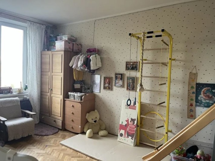 Продаж 2к квартири в Солом'янському районі, Світличного 12 - фото 1