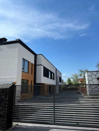 Продаж Готового Таунхауса з гаражем 130 м2 поряд з центром!!! - фото 1