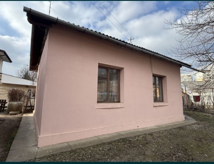 Продам будинок в місті по вул.Миру. - фото 1