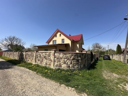 Продам особняк вул. Коновальця з балконами та гаражем площа 170м2 Ивано-Франковск