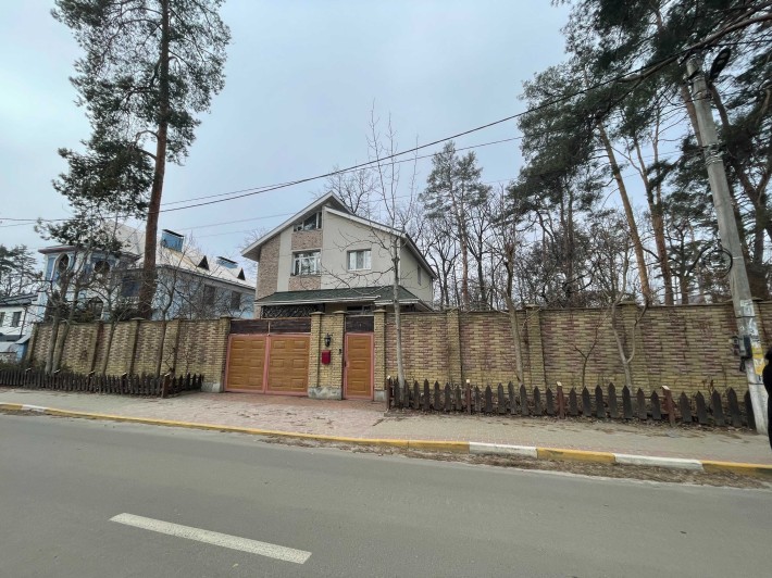 Продаж будинку в Ірпені з великою ділянкою землі під забудову - фото 1