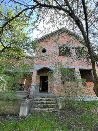 Продаю особняк з ділянкою біля міського озера - фото 1