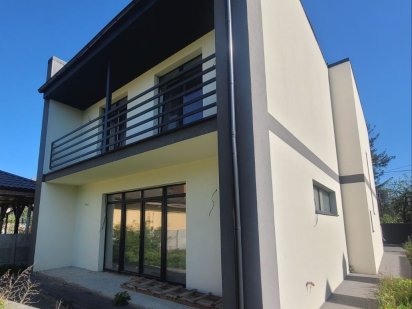 Міське ОЗЕРО ГОТОВИЙ  2-х поверховий будинок з гаражем Івано-Франківськ