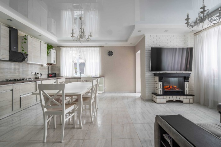 Продам ДУПЛЕКС з якісним ремонтом в Ірпені! 3.2 сот.! ГАЗ! - фото 1