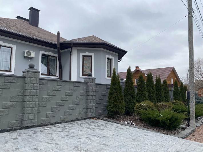 Продам 2 поверховий будинок з гаражем і ділянкою на 8 соток - фото 1