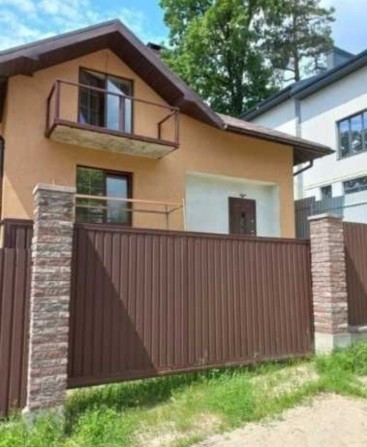 Окремий новий будинок біля парку Незнайка — з гаражем у цоколі - фото 1