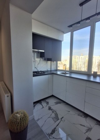 Здам 1 кімнатну квартиру з сучасними ремонтом в новому будинку! - фото 1
