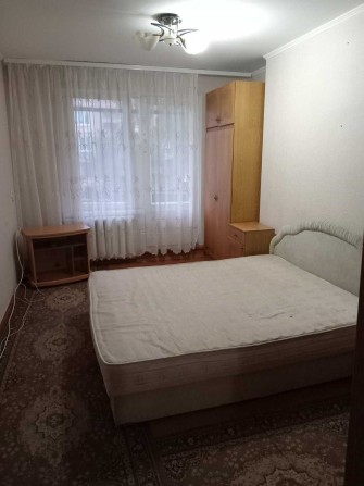 Здається в оренду 3к квартира. 3-й поверх. Є меблі та техніка. - фото 1