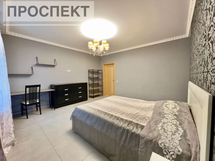 Здам 4-х кімн.квартиру з ремонтом 200м2 вул. Заливна ( Автономка) - фото 1