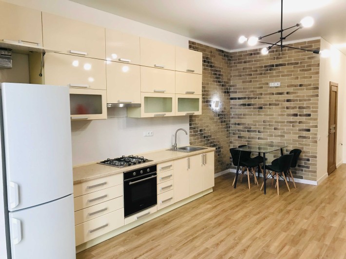 Дизайнерська "Loft" з панорамою, біля озера. 1к 45м2 в новобудові! - фото 1