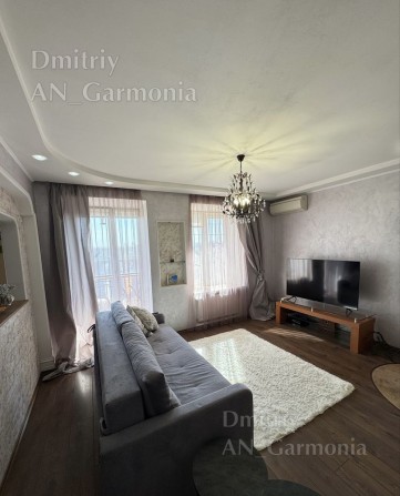 3-к Центр, Соборности , с террасой - фото 1