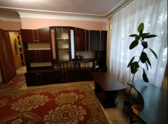 Оренда кімнати в трох кімнатній квартирі - фото 1