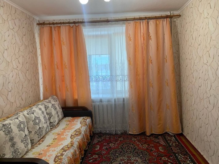 Оренда 
1 кімната в гуртожитку Думка
2/5 секція на 8 кімнат к 17м2 кос - фото 1