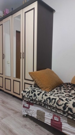 Візьму на підселення  у кімнату в гуртожитку  порядну працючу дівчину - фото 1