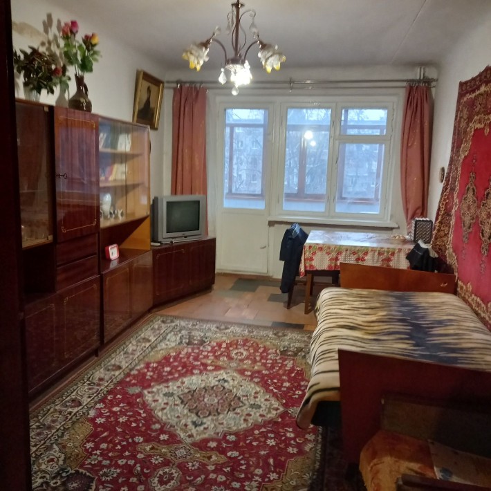 Здається 2 кімнати в 3х кімнатній квартирі з хазяїном - фото 1