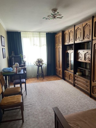 Здам кімнату біля метро Чернігівська. 10 хвилин пішки. - фото 1