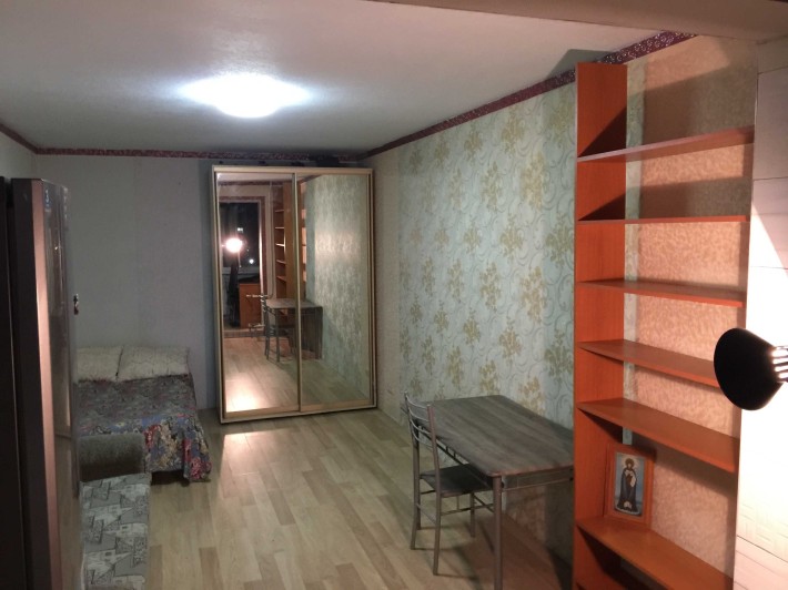 сдам комнату 22 м. кв. в 2-ухкомн. возле м. Житомирская - фото 1