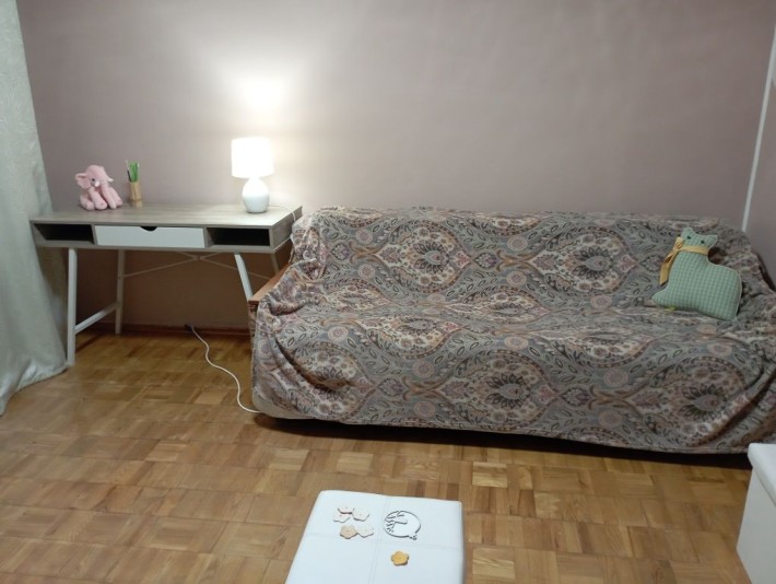 Здам затишну кімнату в трикімнатній квартирі. - фото 1