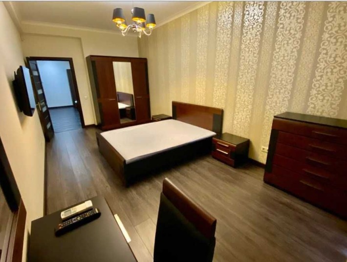 Без %. Центр. 3-кім. 140м2 м. Печерська. вул. Коновальця 36в - фото 1