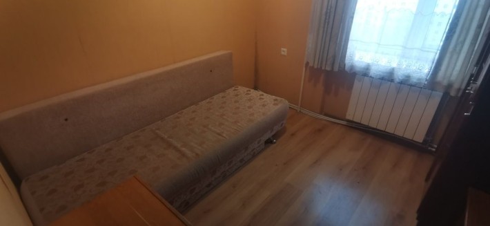 Окрема кімната біля будинку офіцерів - фото 1
