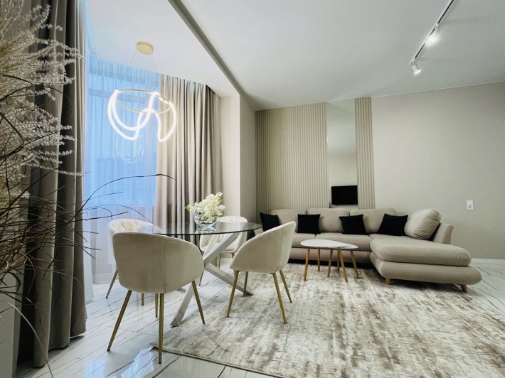 Аренда квартиры с подземным паркоместом  Печерск,  102м2 - фото 1