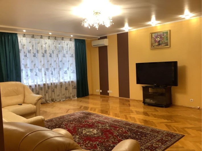 Оренда комфортноі квартири в Центрі, вул. Кониського (Тургенівська) - фото 1