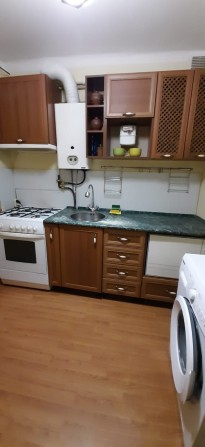 Сдам 2 комнатную в центре - фото 1