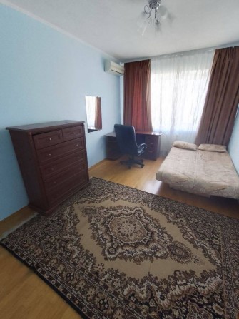 Кімната в 3-х кімнатній квартирі для дівчини - фото 1