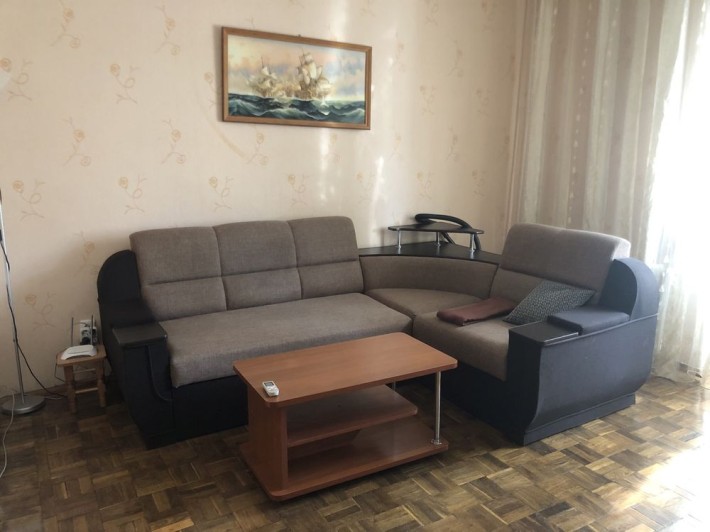 Сдам 2к квартиру Центр,рядом с ул. Соборная. Закрытый двор. - фото 1