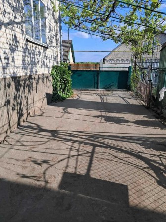 Сдам 3 комн в доме с удобствами.Гараж, река.Можно военные. Новоселовка - фото 1