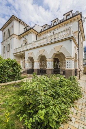 Оренда будинку на Печерську. 650 м.кв. 4 спальні. 10 соток. - фото 1