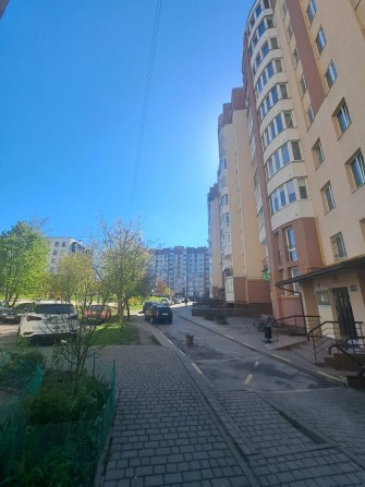 Оренда 2-кімн. кв-ри в новобудові по вул. Демнянській - фото 1