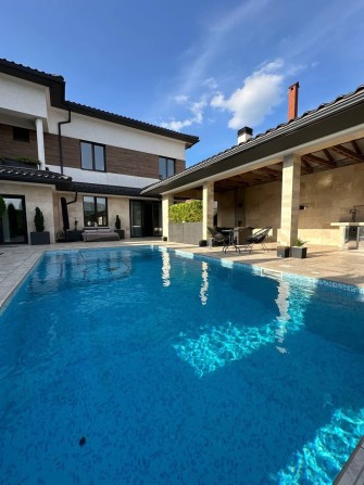 Аренда НОВОГО ДОМА в Совиньоне,  350м², бассейн,  бан,я ,гараж - фото 1