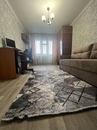 Сдам 1 к кв на ул Ковтуна 19 метро Турбоатом оплата только электричест - фото 1
